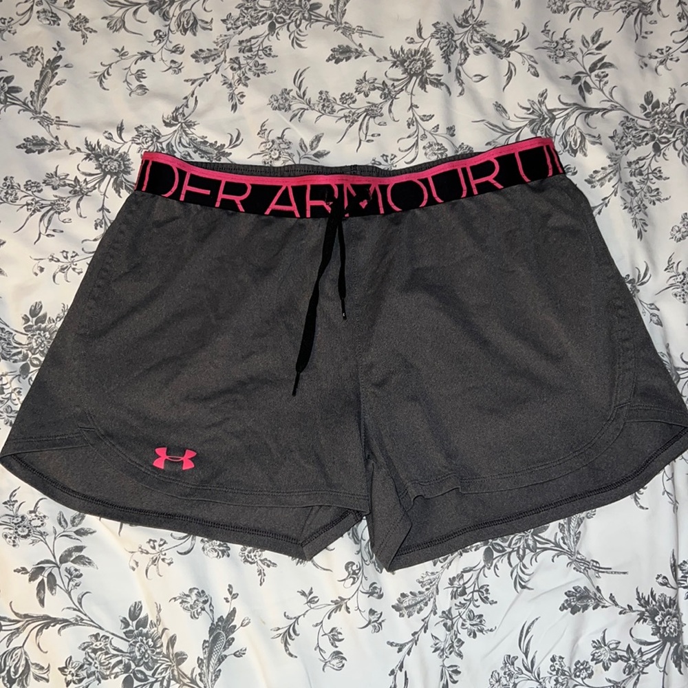 Under Armour Shorts - M